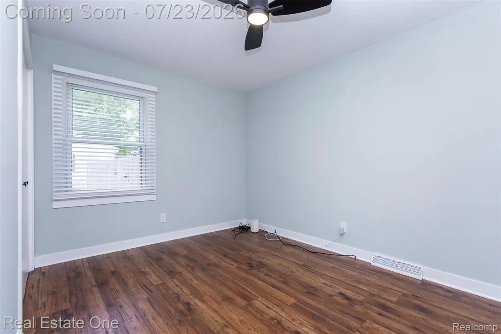 7354 N Shaker Drive Waterford Charter Township MI 48327