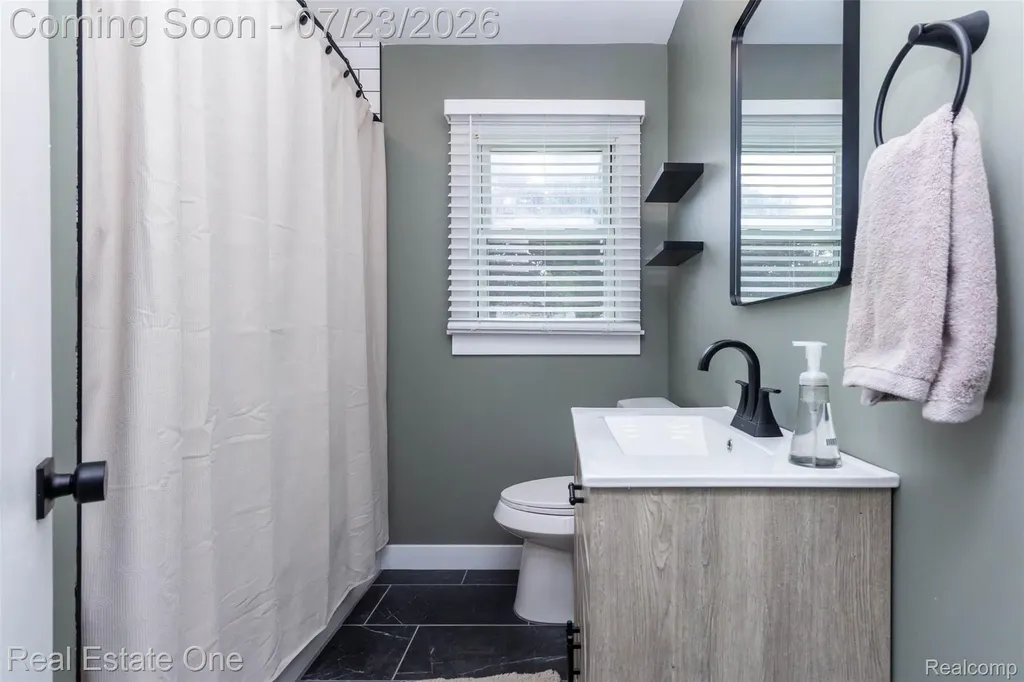 7354 N Shaker Drive Waterford Charter Township MI 48327
