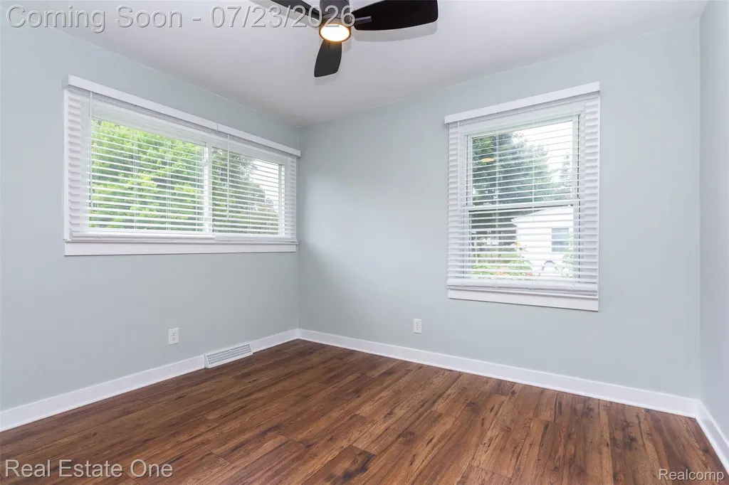 7354 N Shaker Drive Waterford Charter Township MI 48327