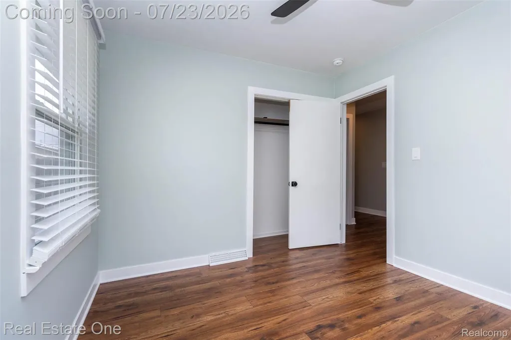 7354 N Shaker Drive Waterford Charter Township MI 48327