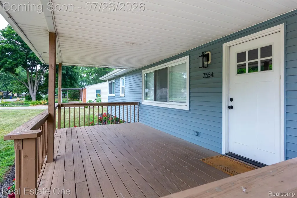 7354 N Shaker Drive Waterford Charter Township MI 48327