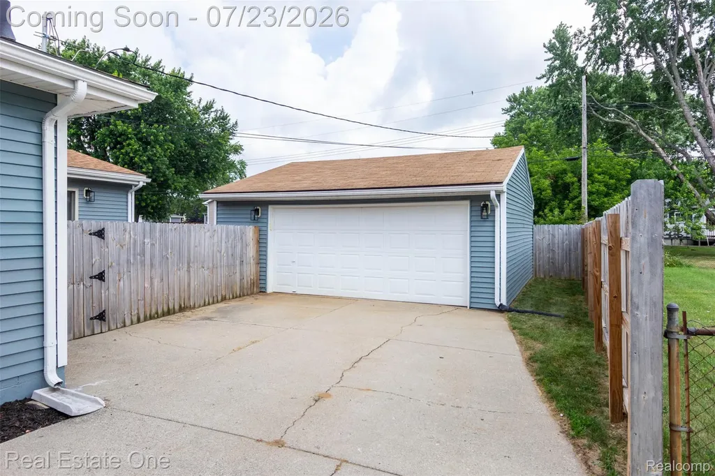 7354 N Shaker Drive Waterford Charter Township MI 48327