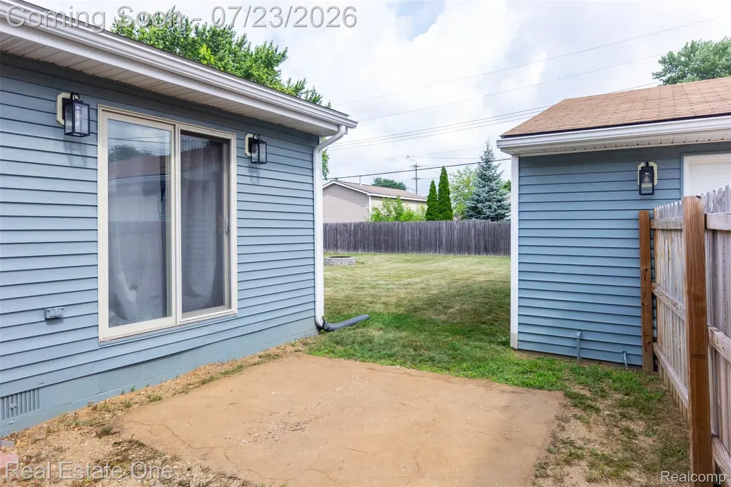 7354 N Shaker Drive Waterford Charter Township MI 48327