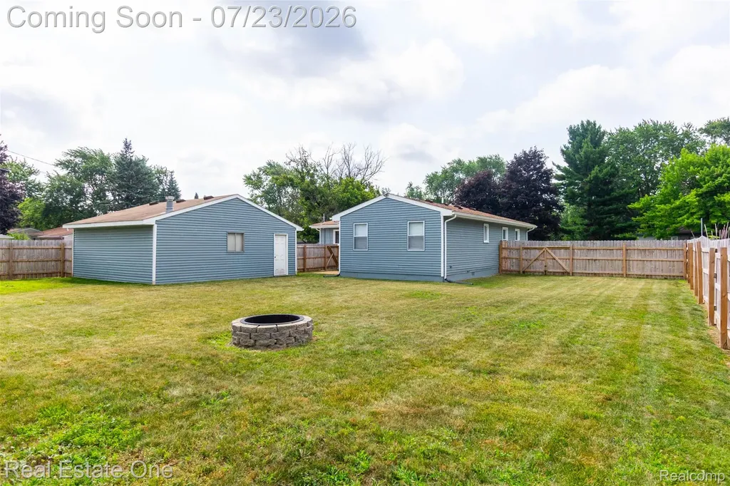 7354 N Shaker Drive Waterford Charter Township MI 48327