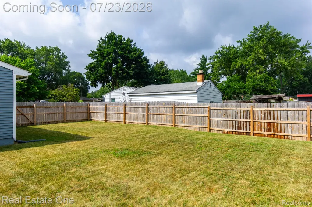 7354 N Shaker Drive Waterford Charter Township MI 48327