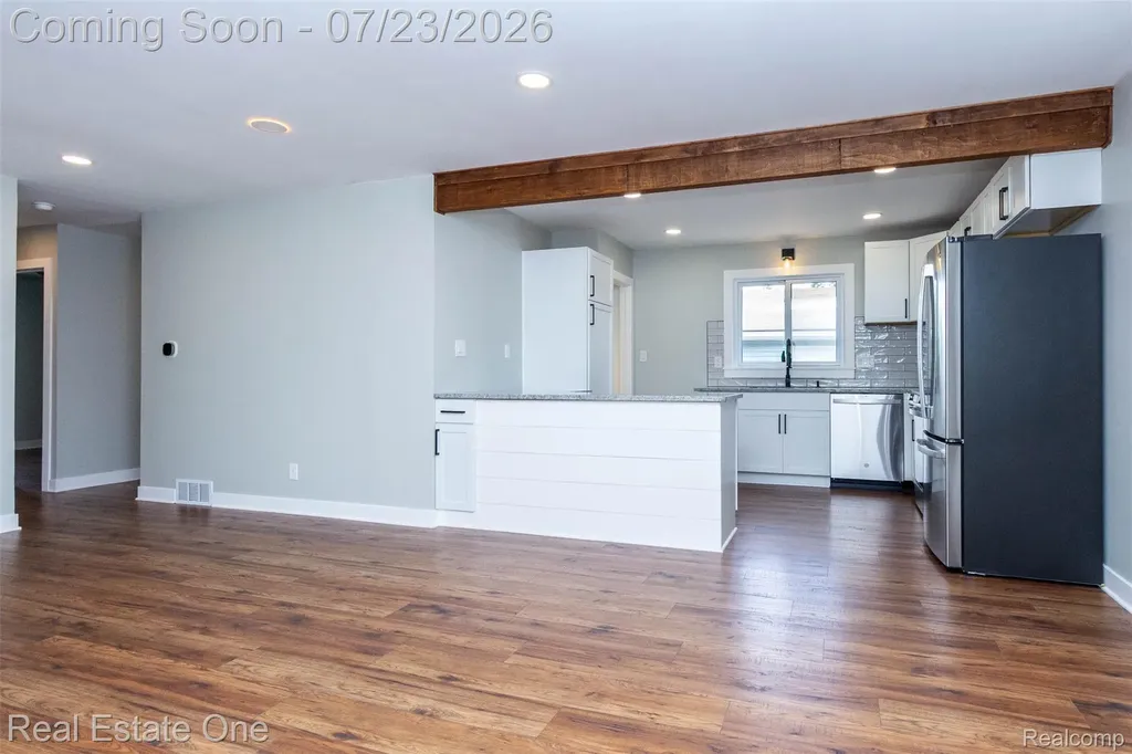 7354 N Shaker Drive Waterford Charter Township MI 48327