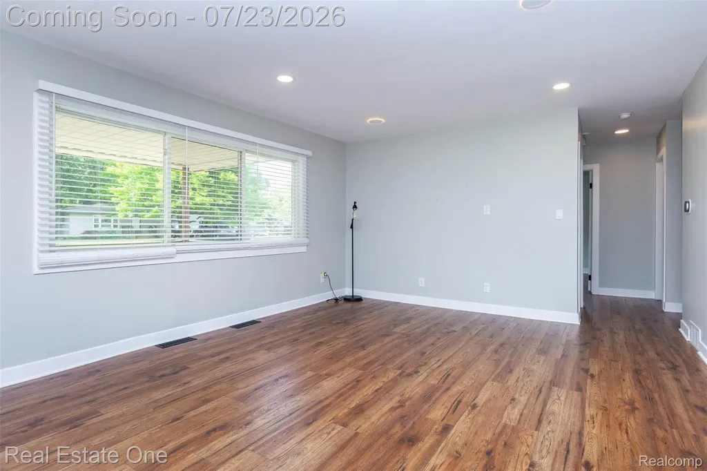 7354 N Shaker Drive Waterford Charter Township MI 48327