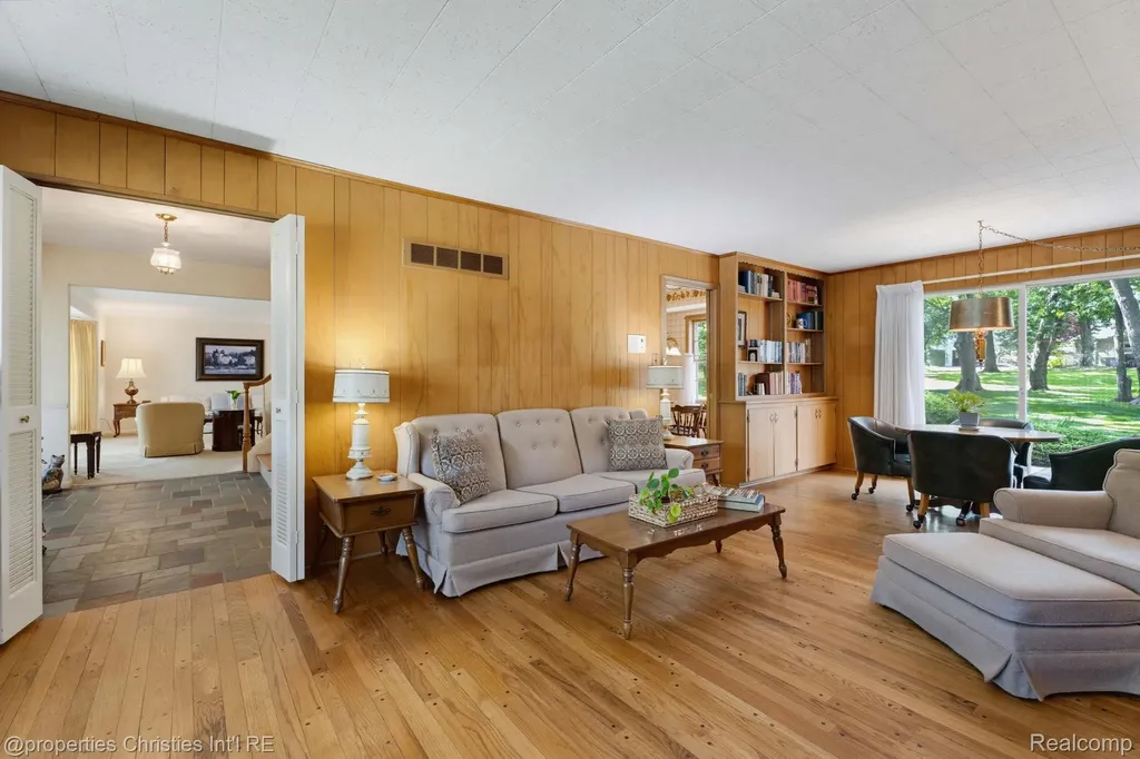 5600 Woodwind Drive Bloomfield Hills City MI 48301