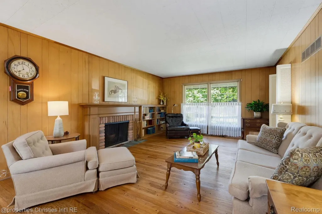 5600 Woodwind Drive Bloomfield Hills City MI 48301