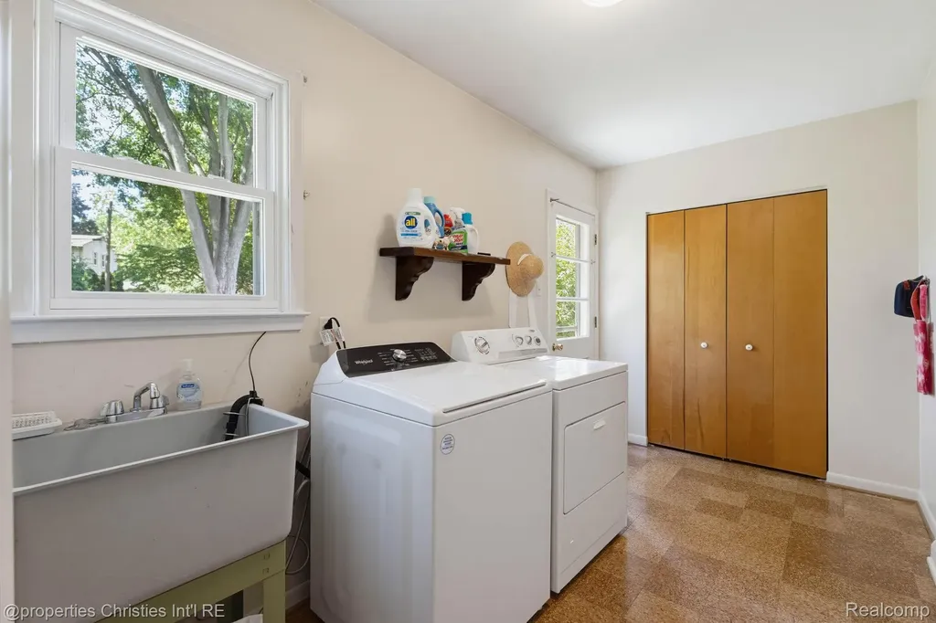 5600 Woodwind Drive Bloomfield Hills City MI 48301