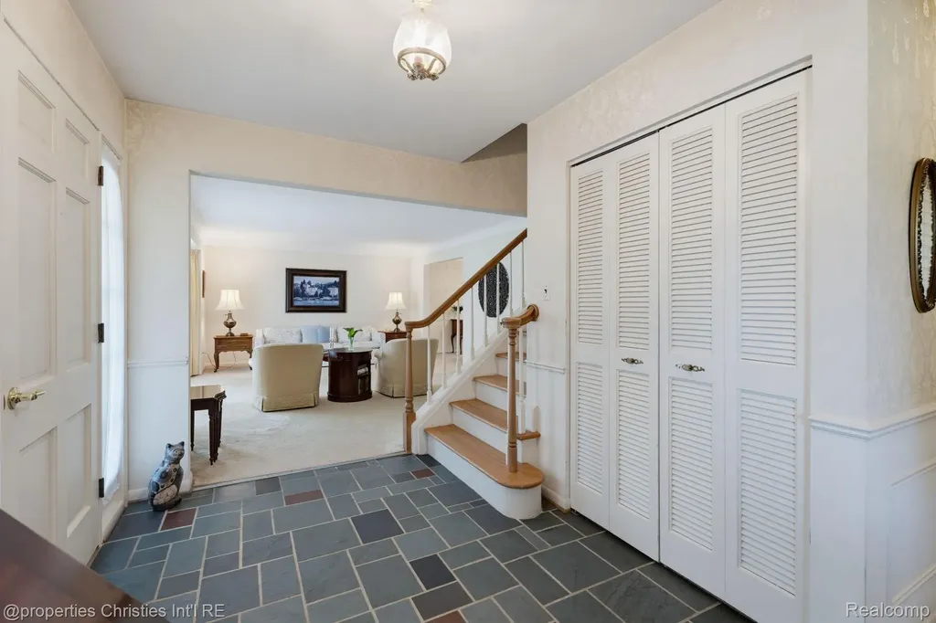 5600 Woodwind Drive Bloomfield Hills City MI 48301