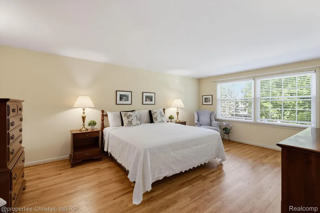 5600 Woodwind Drive Bloomfield Hills City MI 48301