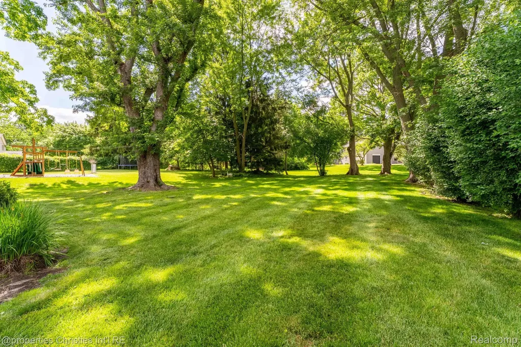 5600 Woodwind Drive Bloomfield Hills City MI 48301
