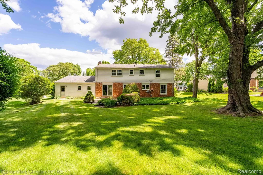 5600 Woodwind Drive Bloomfield Hills City MI 48301