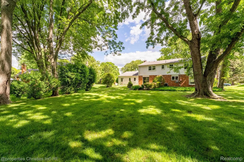 5600 Woodwind Drive Bloomfield Hills City MI 48301