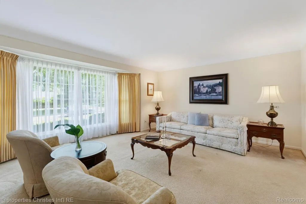 5600 Woodwind Drive Bloomfield Hills City MI 48301