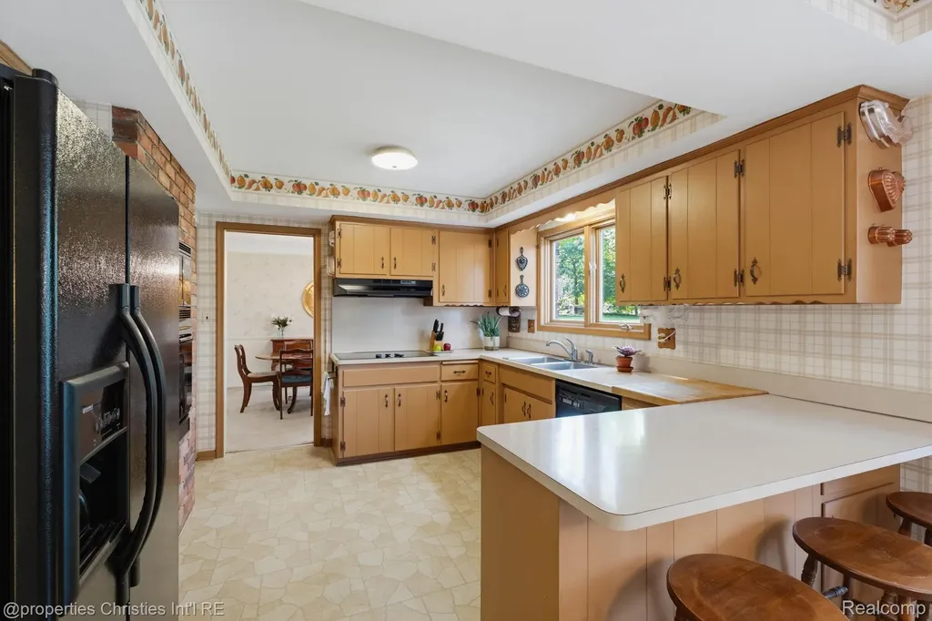 5600 Woodwind Drive Bloomfield Hills City MI 48301