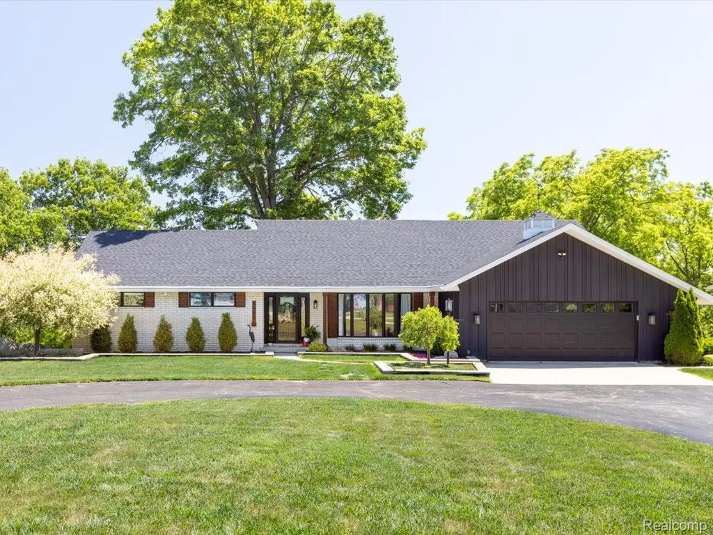 4405 North River Road Fort Gratiot Charter Township MI 48059
