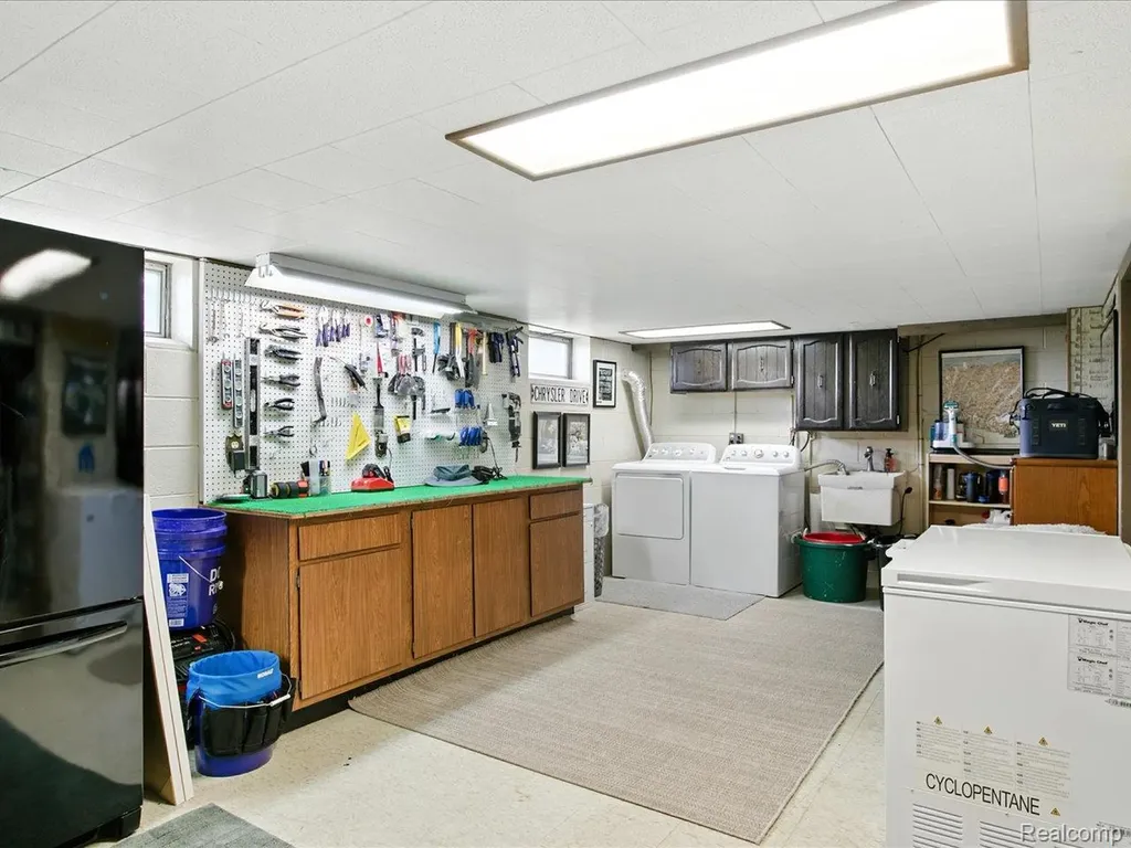 4405 North River Road Fort Gratiot Charter Township MI 48059