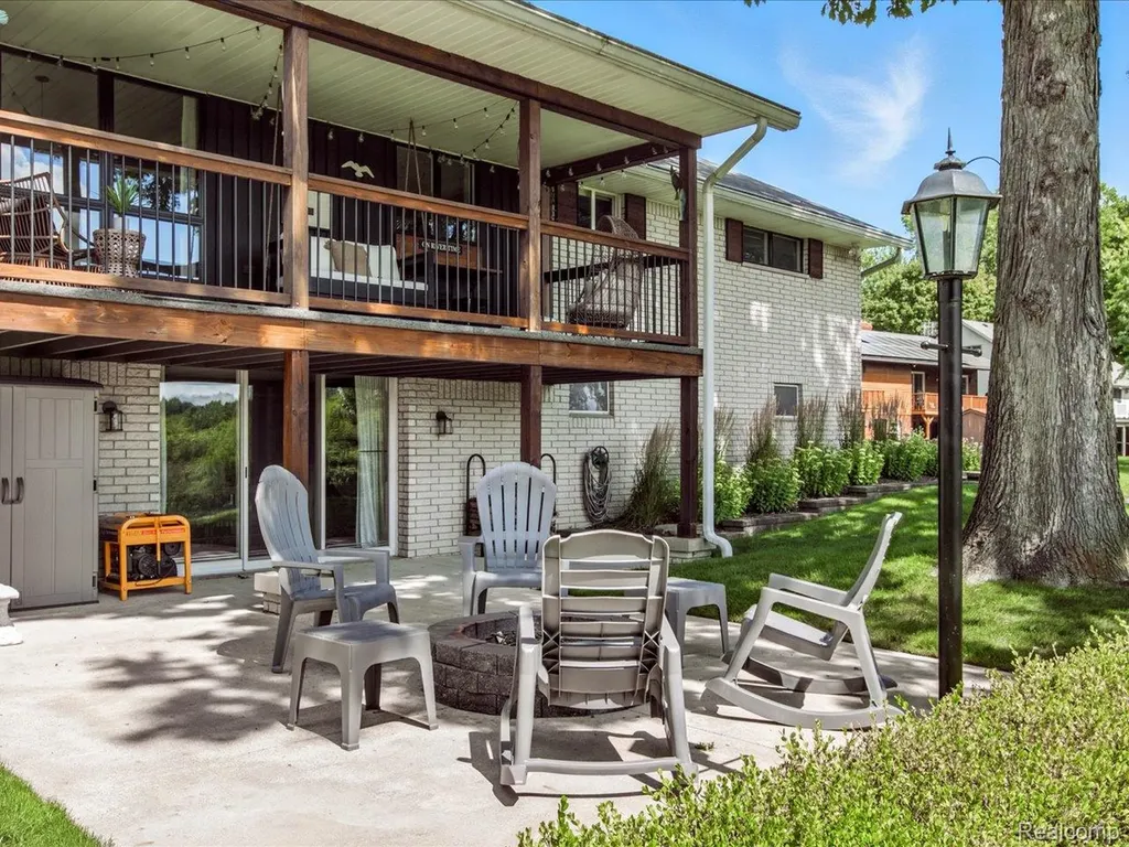 4405 North River Road Fort Gratiot Charter Township MI 48059