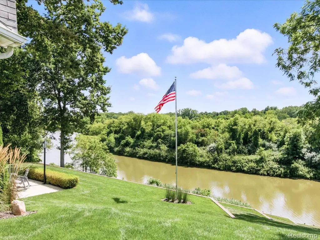 4405 North River Road Fort Gratiot Charter Township MI 48059