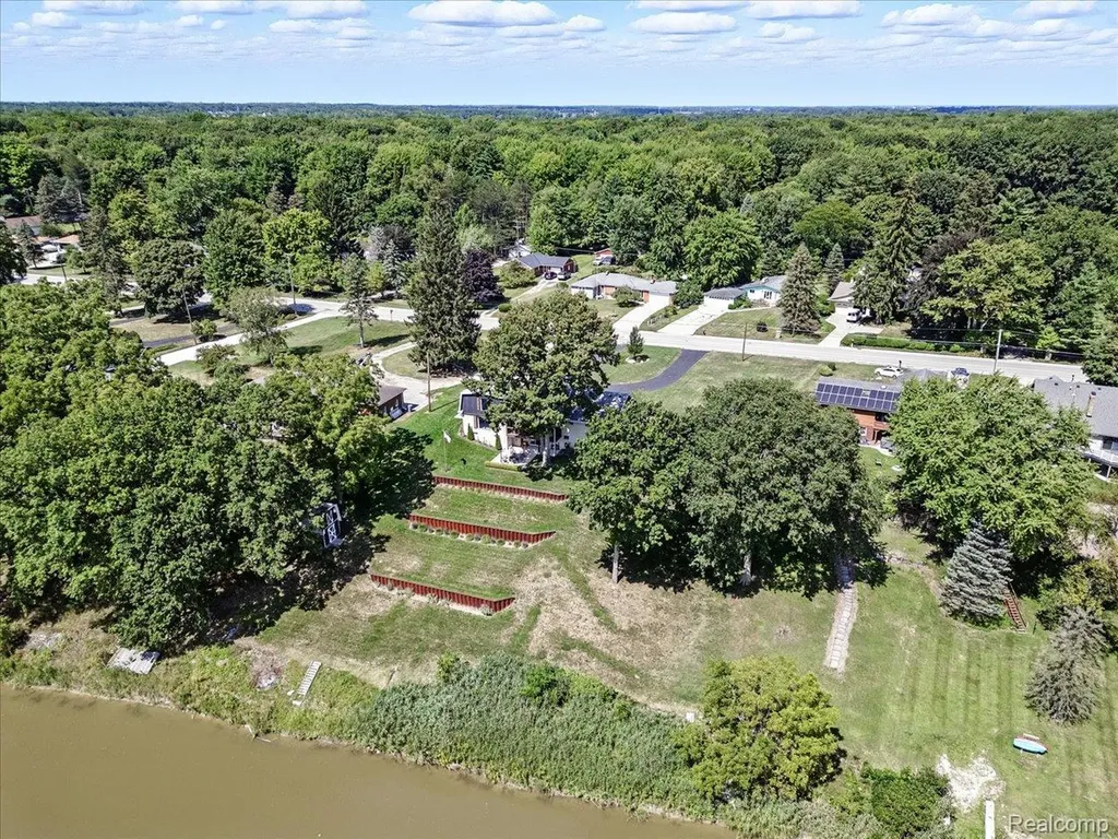 4405 North River Road Fort Gratiot Charter Township MI 48059