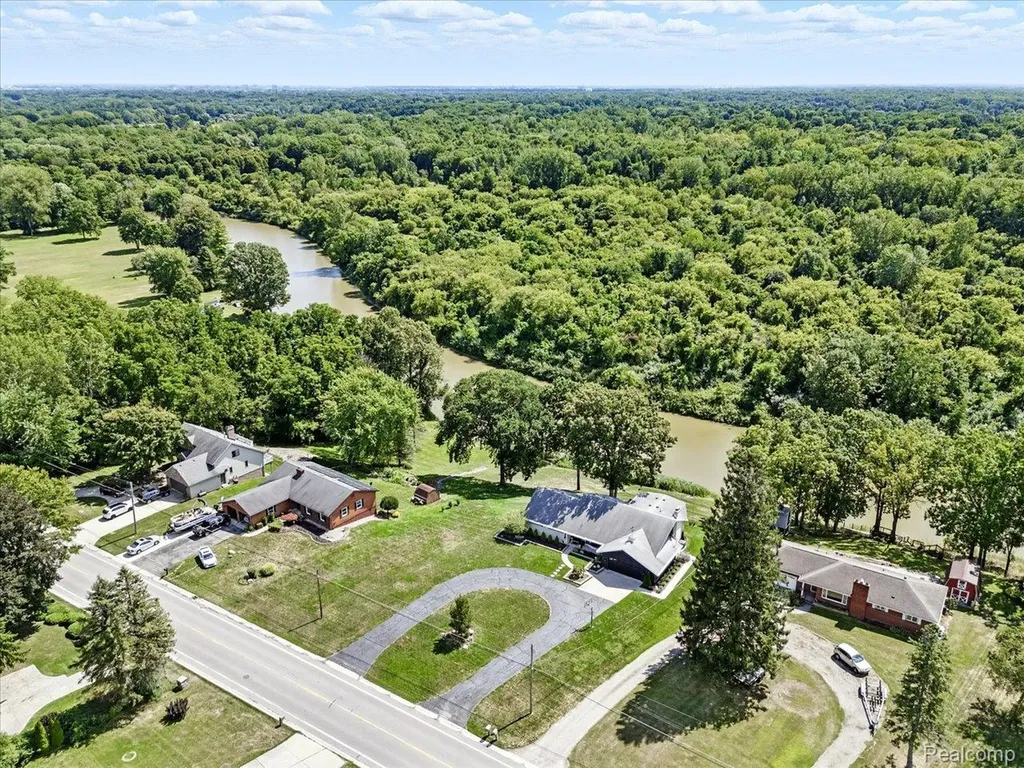 4405 North River Road Fort Gratiot Charter Township MI 48059