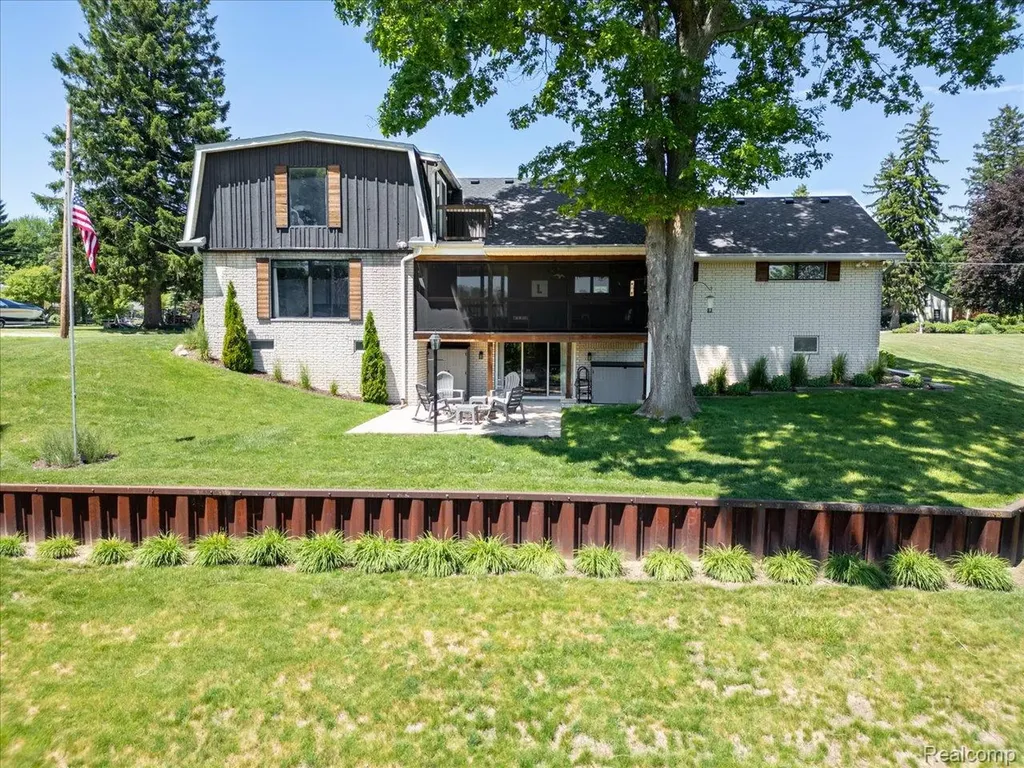 4405 North River Road Fort Gratiot Charter Township MI 48059