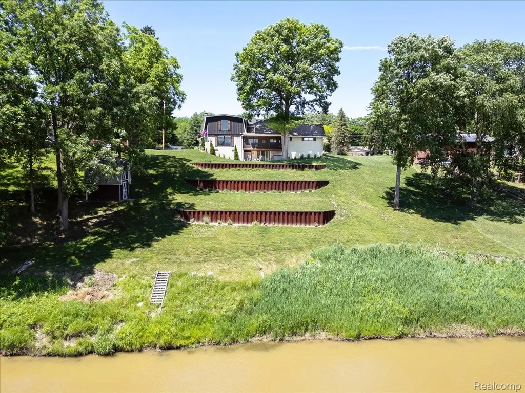 4405 North River Road Fort Gratiot Charter Township MI 48059