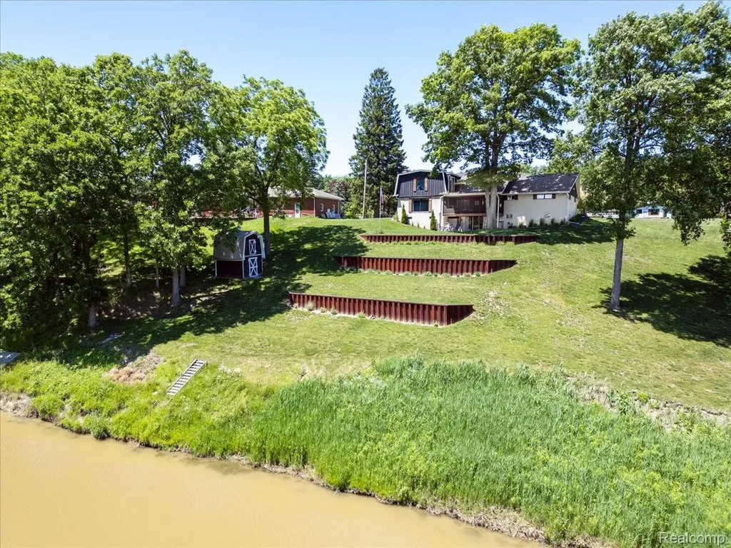 4405 North River Road Fort Gratiot Charter Township MI 48059