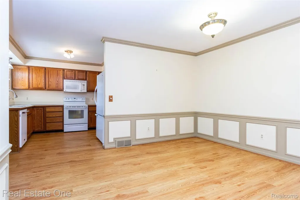 18801 Maple Circle N Clinton Charter Township MI 48036
