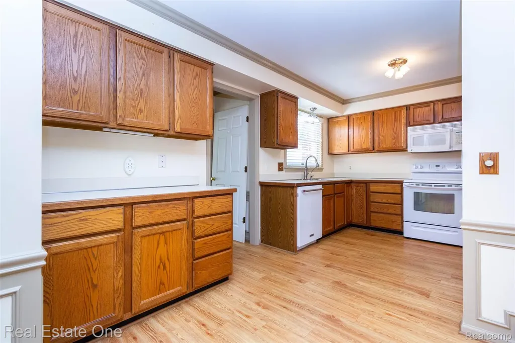 18801 Maple Circle N Clinton Charter Township MI 48036