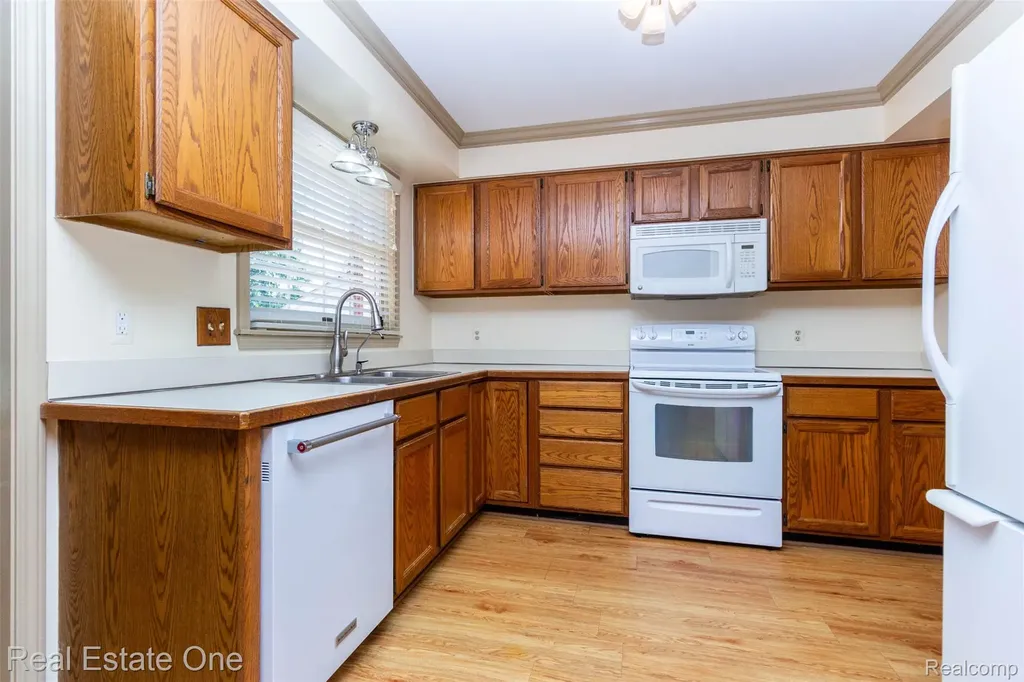 18801 Maple Circle N Clinton Charter Township MI 48036