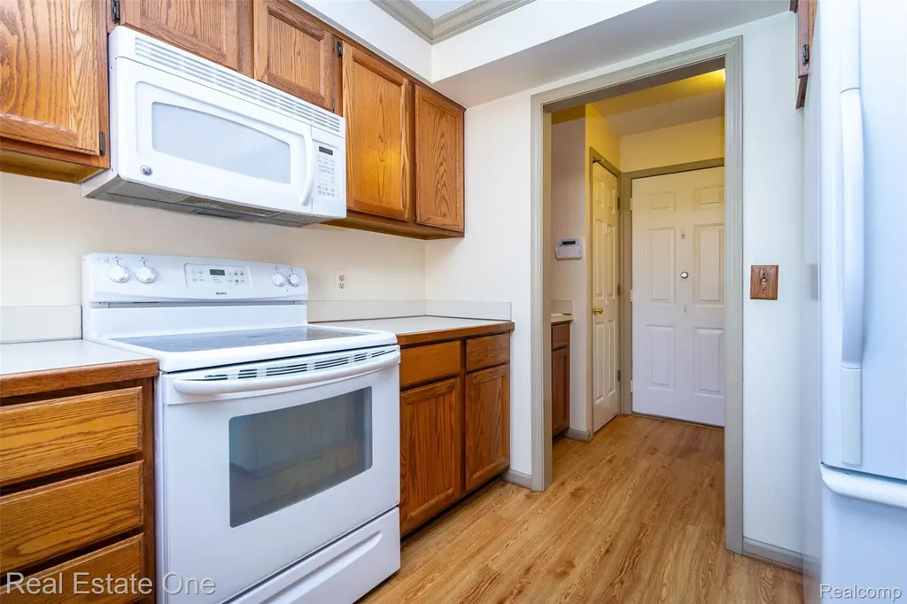 18801 Maple Circle N Clinton Charter Township MI 48036