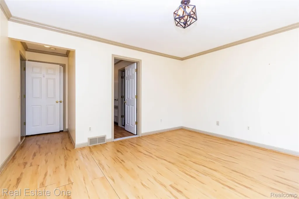 18801 Maple Circle N Clinton Charter Township MI 48036