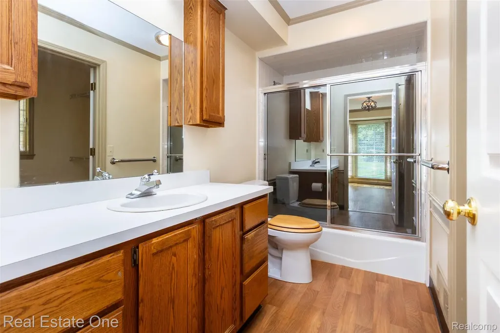 18801 Maple Circle N Clinton Charter Township MI 48036