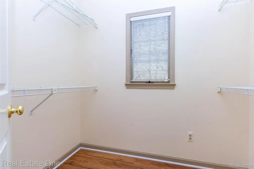 18801 Maple Circle N Clinton Charter Township MI 48036