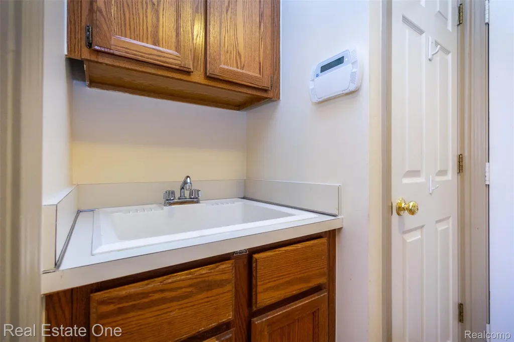 18801 Maple Circle N Clinton Charter Township MI 48036