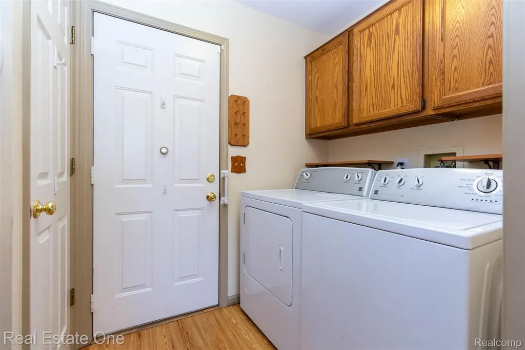 18801 Maple Circle N Clinton Charter Township MI 48036