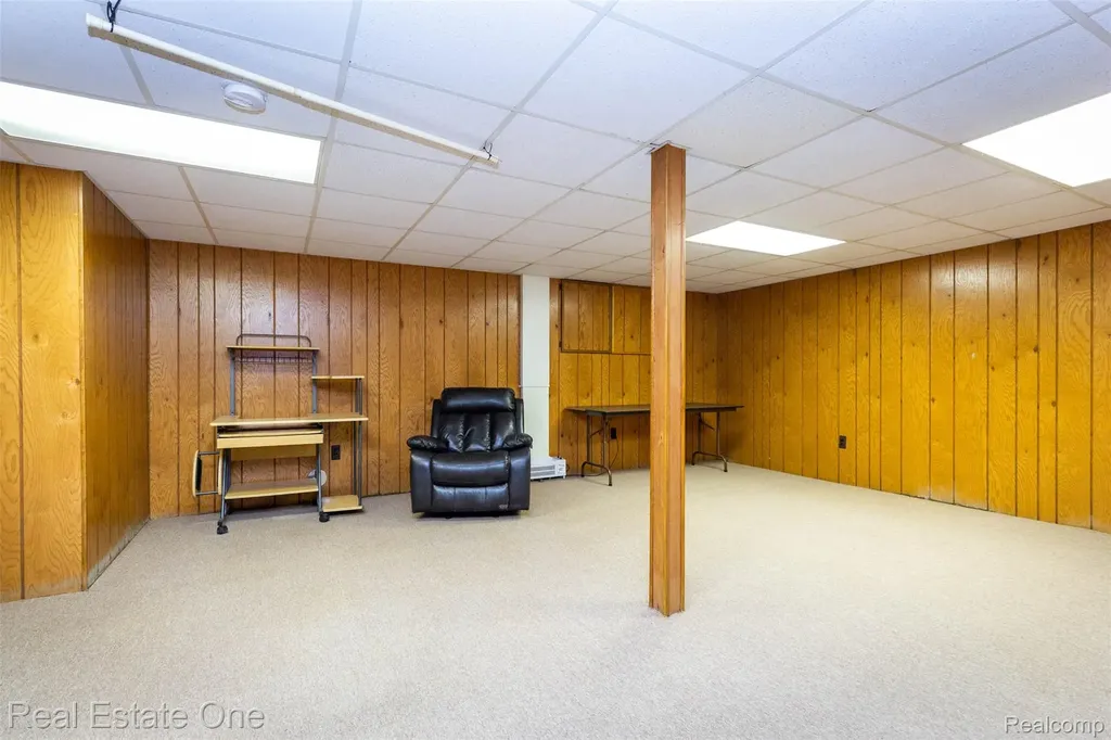 18801 Maple Circle N Clinton Charter Township MI 48036