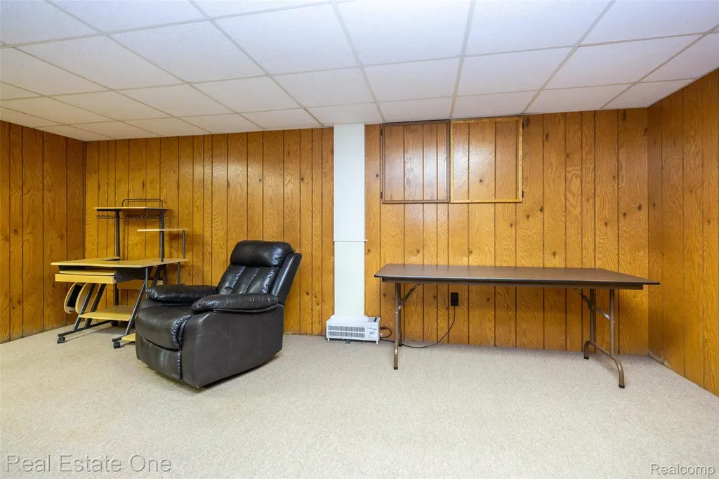18801 Maple Circle N Clinton Charter Township MI 48036