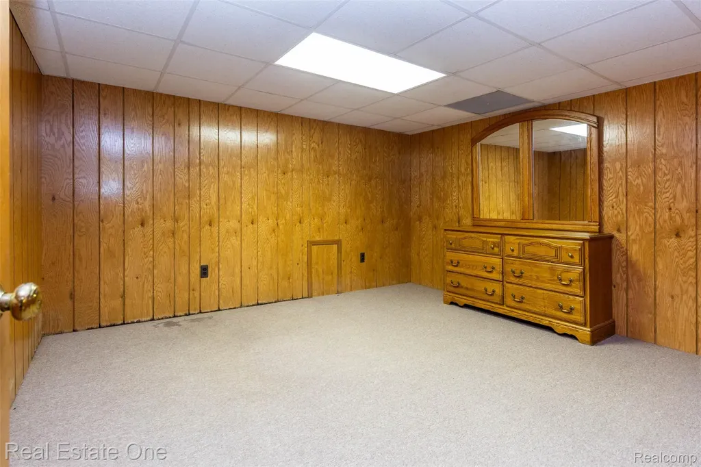 18801 Maple Circle N Clinton Charter Township MI 48036