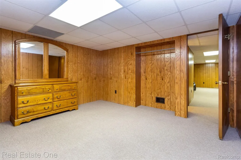 18801 Maple Circle N Clinton Charter Township MI 48036