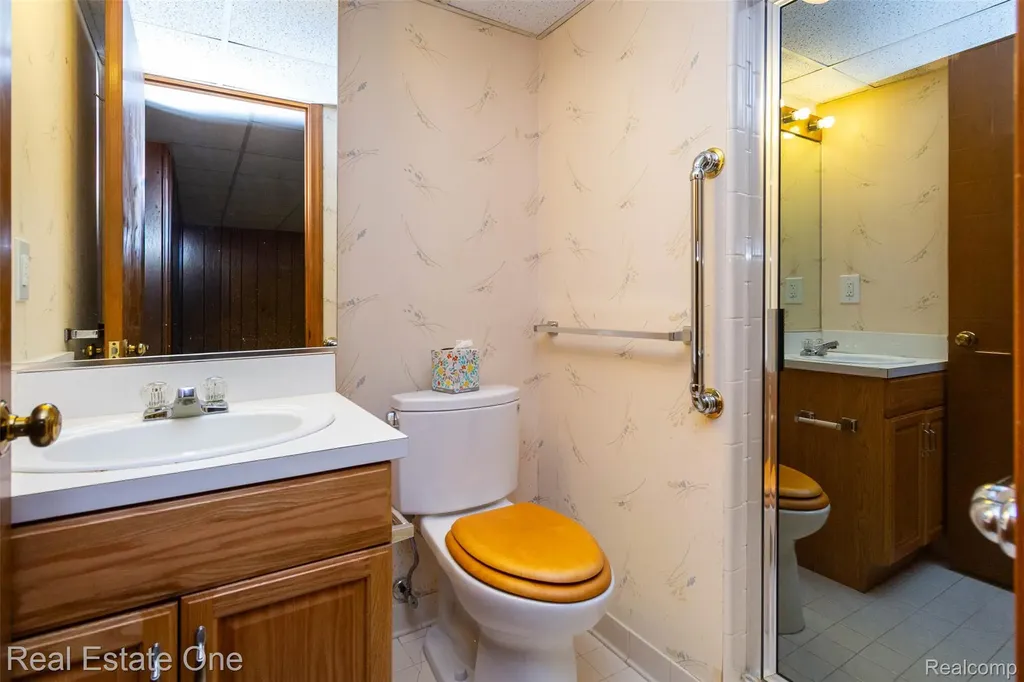 18801 Maple Circle N Clinton Charter Township MI 48036