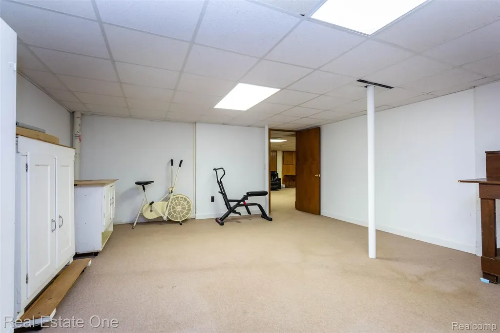 18801 Maple Circle N Clinton Charter Township MI 48036