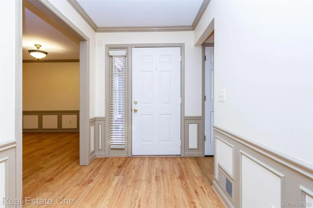 18801 Maple Circle N Clinton Charter Township MI 48036