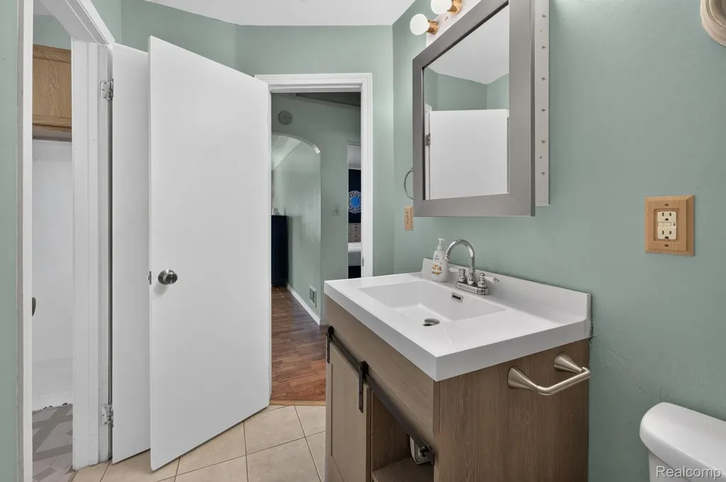 7077 Frances Road Flushing Charter Township MI 48433