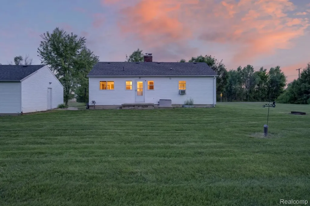 7077 Frances Road Flushing Charter Township MI 48433