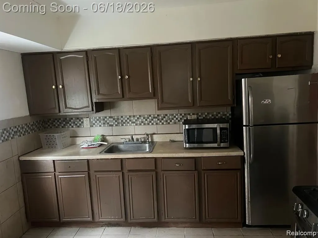18693 Whitcomb Street Detroit City MI 48235