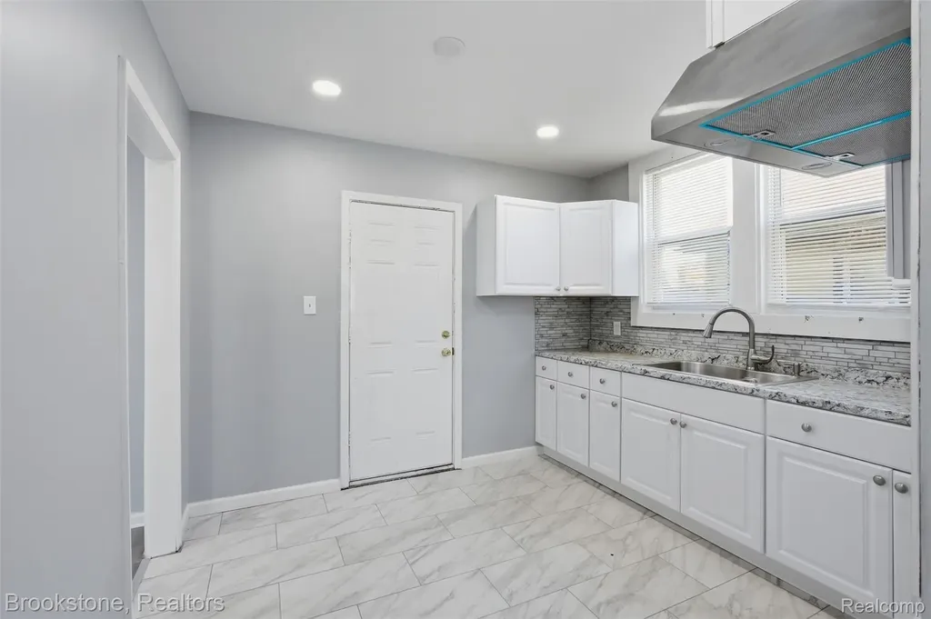16909 Ardmore Street Detroit City MI 48235